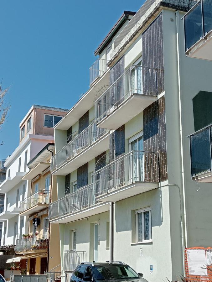 Appartamenti Carlotta Rimini Esterno foto