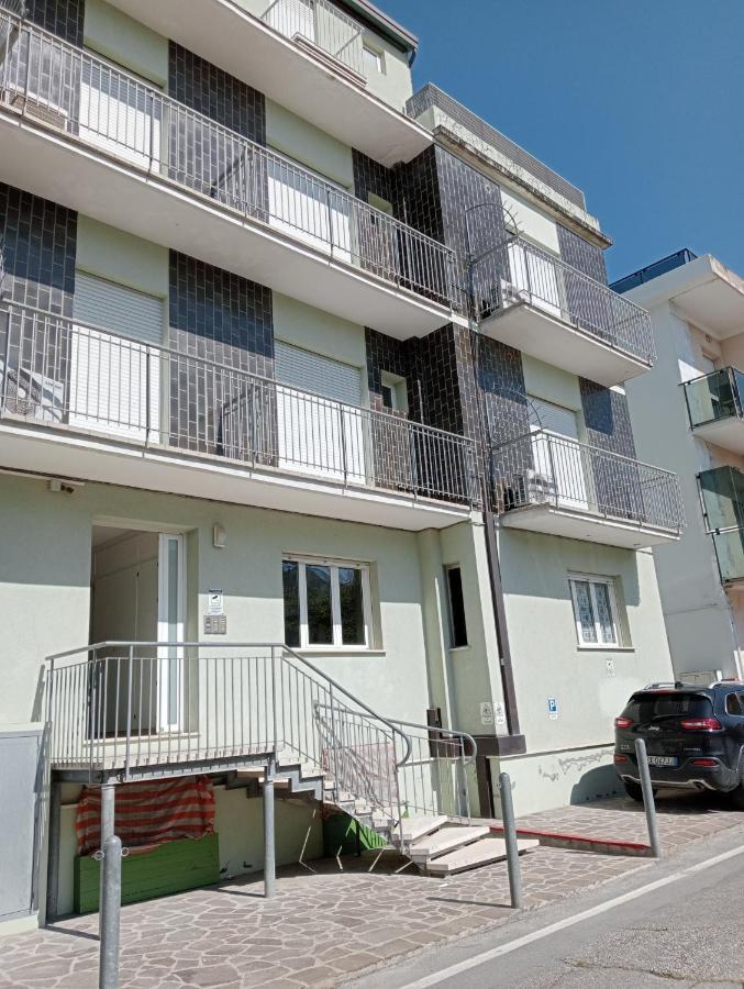 Appartamenti Carlotta Rimini Esterno foto