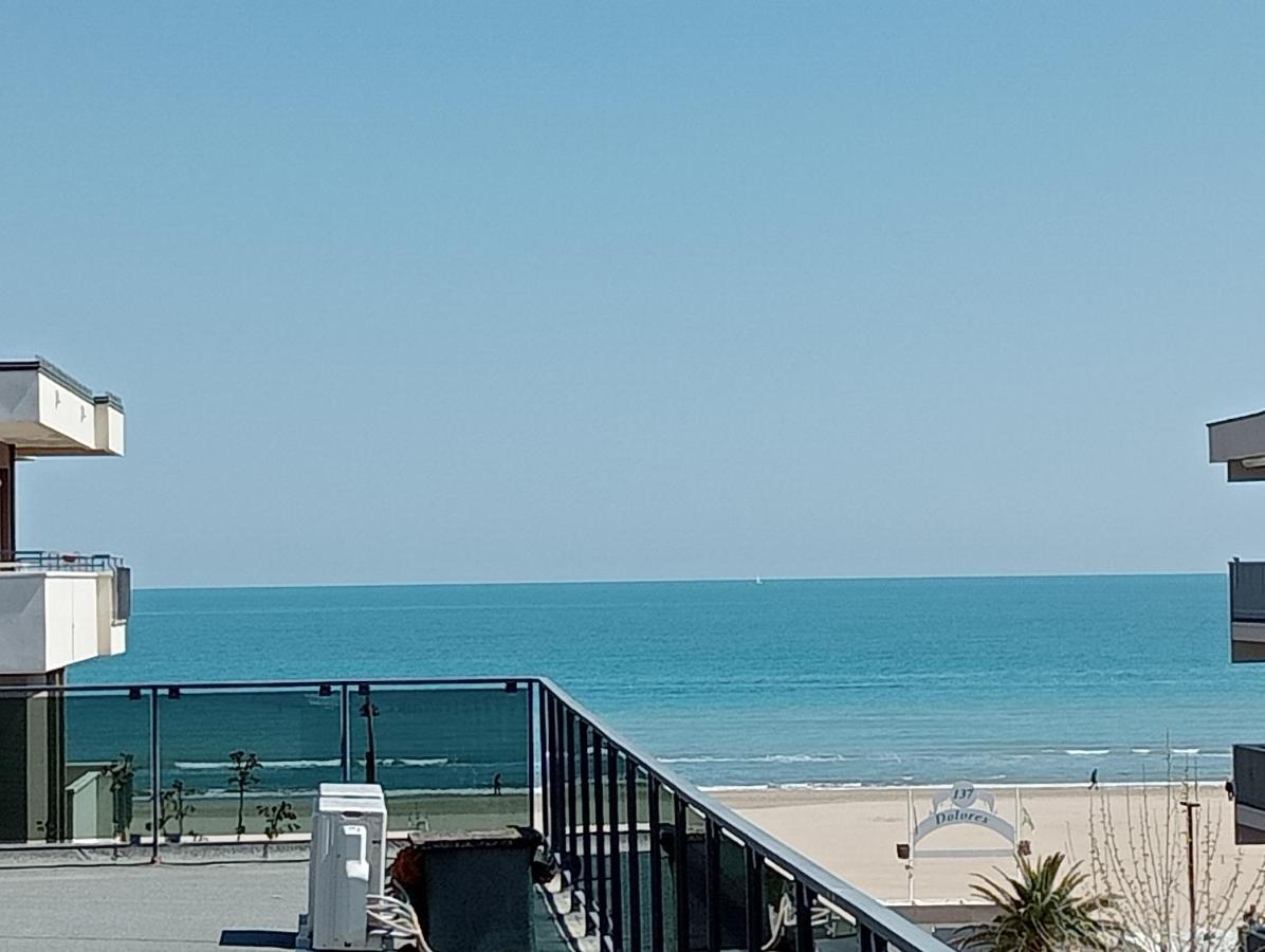 Appartamenti Carlotta Rimini Esterno foto