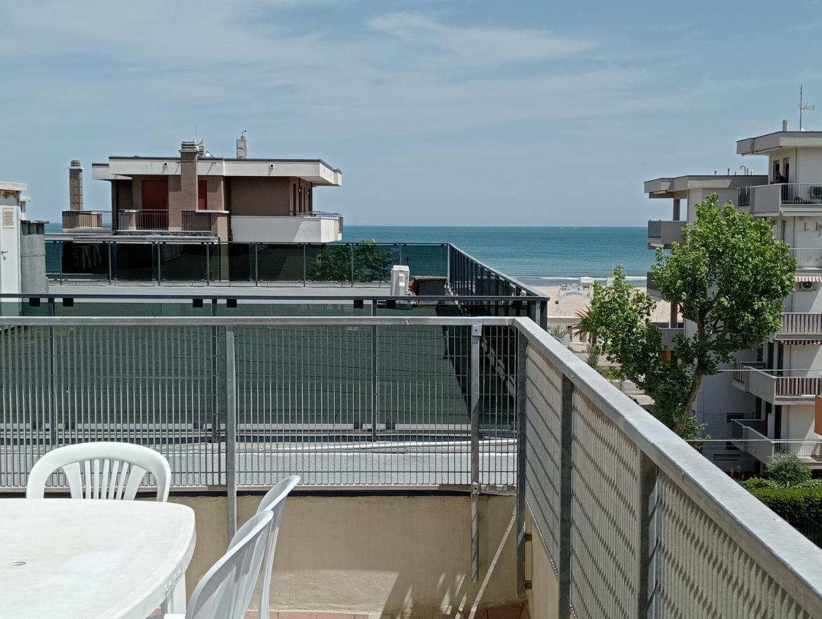 Appartamenti Carlotta Rimini Esterno foto