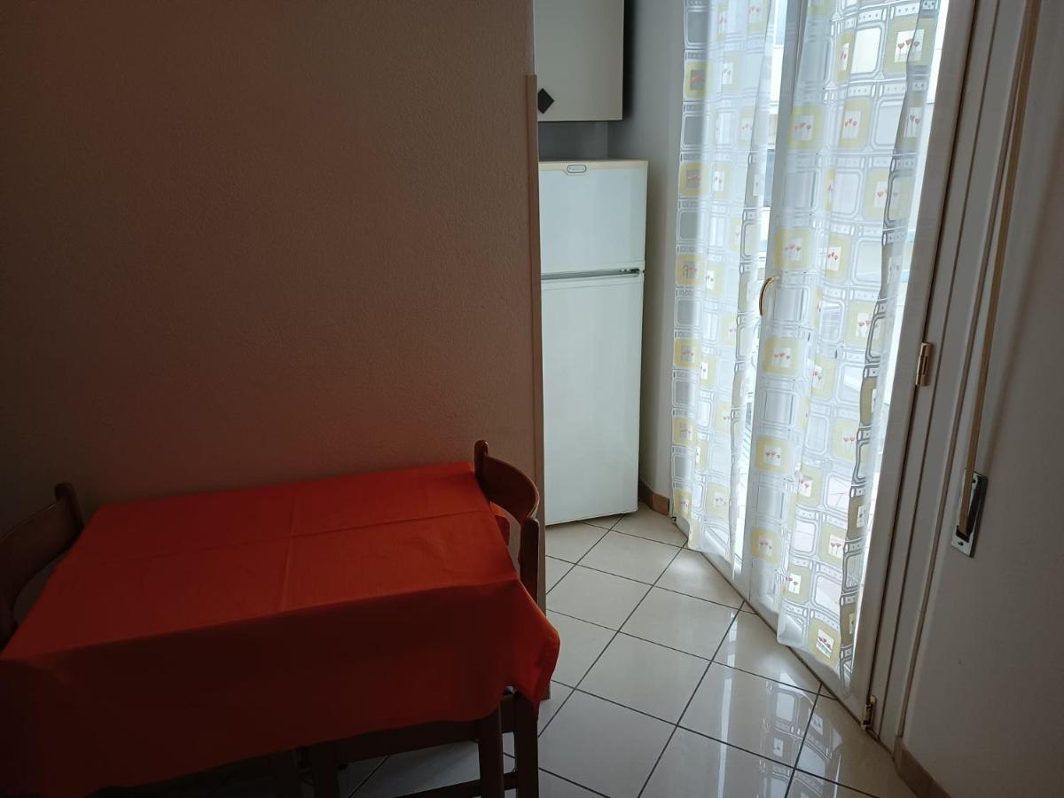 Appartamenti Carlotta Rimini Esterno foto
