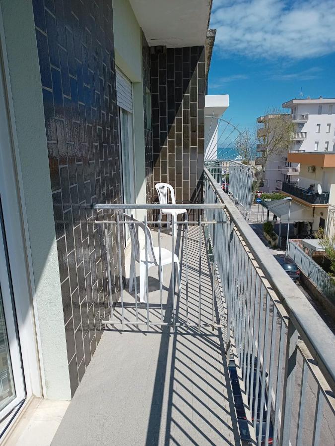 Appartamenti Carlotta Rimini Esterno foto